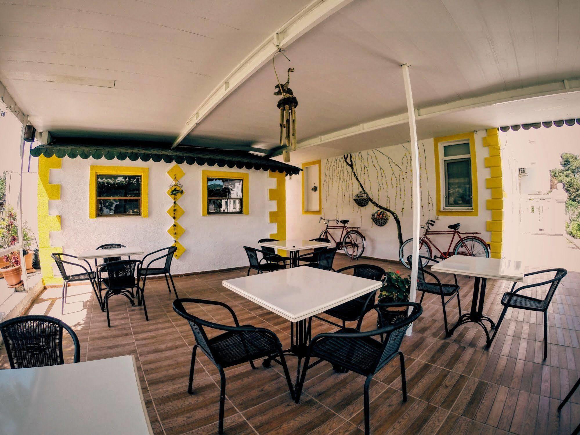 Limon Pansiyon Foça Buitenkant foto