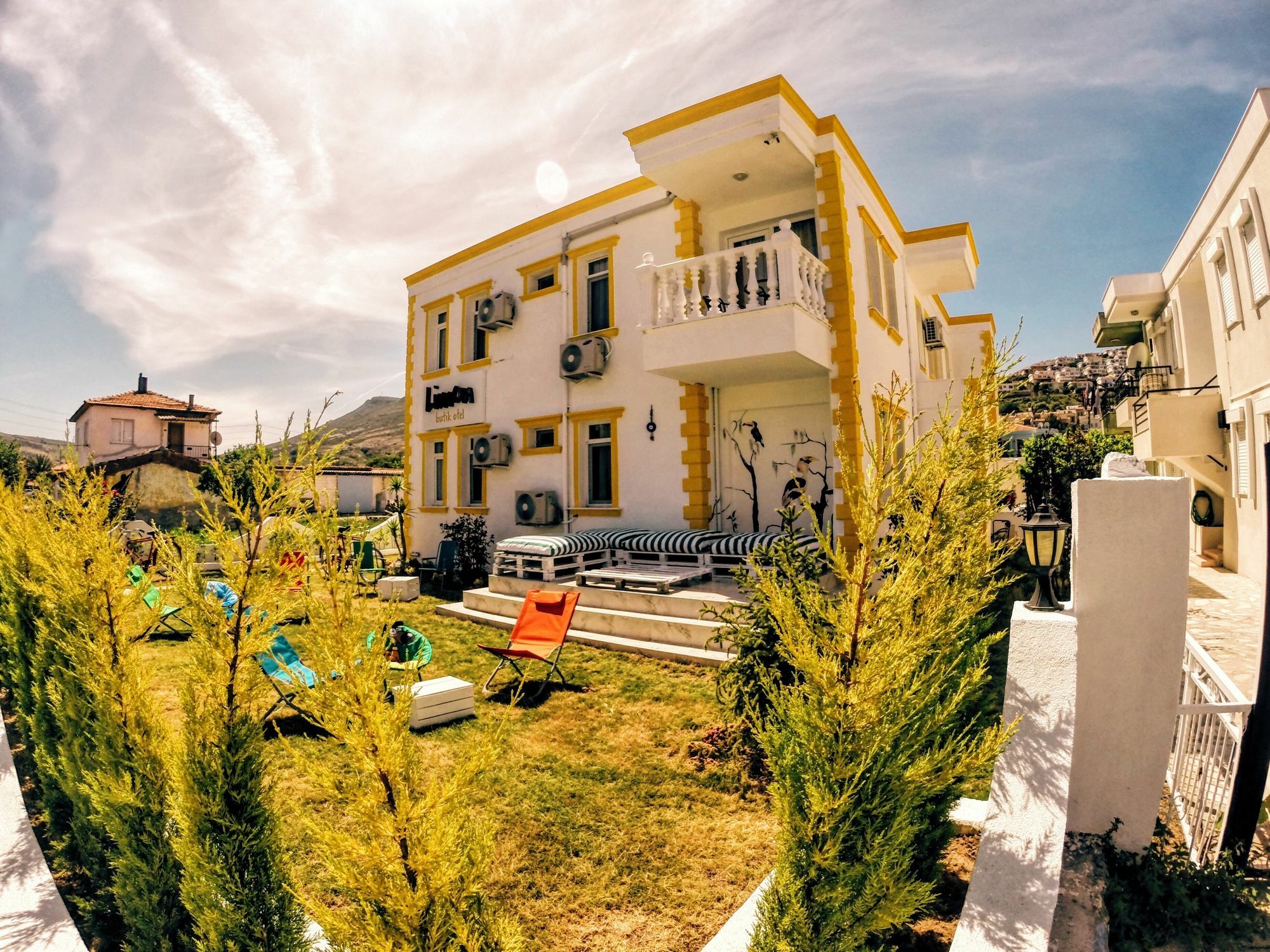 Limon Pansiyon Foça Buitenkant foto